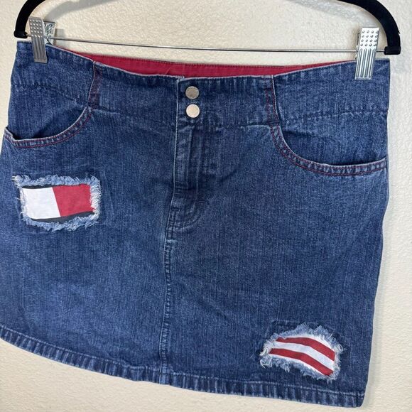 Vintage Y2k Tommy Hilfiger Denim Mini Skirt Size 10 Flag Patches Casual - Picture 2 of 10